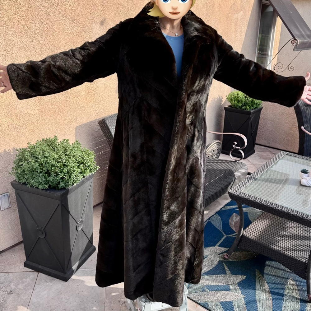 Designed by Zandra Rhodes - Neiman Marcus, Full-length Black Mink Fur Coat - Picture 3 of 15